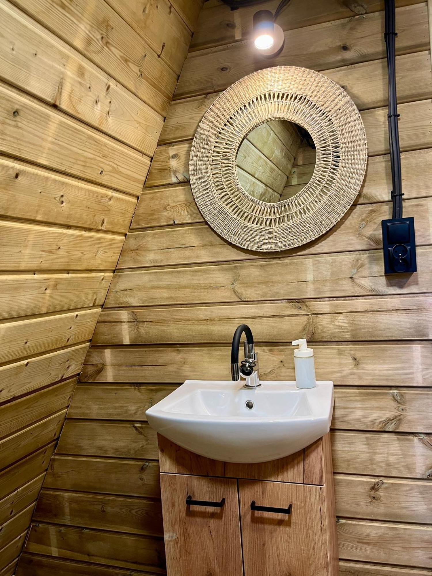 מלון סופוט Metropolis Campglamping מראה חיצוני תמונה